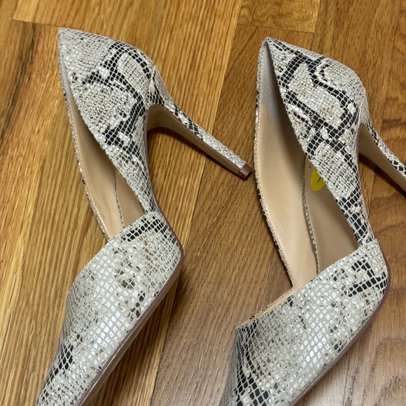 Size 9 Vince Camuto snakeskin 4” heels - Picture 10 of 13